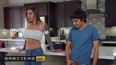 Reproduzir Ambas as lésbicas se tornam muito famosas