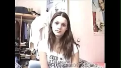 Reproduzir Minha gata adolescente britânica viveu suas fantasias mais selvagens nesta sessão de creampie de realidade amadora não filtrada