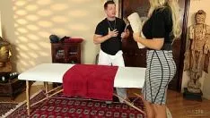 Reproduzir Massagem de sexo com uma loira que tem uma bunda grande