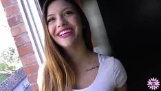Reproduzir Filmes pornôs romenos com garotas ricas fazendo sexo com homens pobres com paus lindos