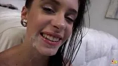 Abspielen Sie mag es, Sex in ihrer Muschi zu haben und Sperma zu schlucken