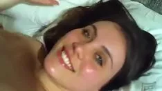 Reproduzir A jovem excitada mal pode esperar para ser fodida