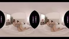 Reproducir Tiene sexo con dos hermanos muy bien vestidos que huelen bien y quieren penetrarla