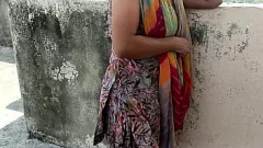 Abspielen Geile indische MILF kann dem großen Schwanz ihres Sohnes auf der Terrasse nicht widerstehen