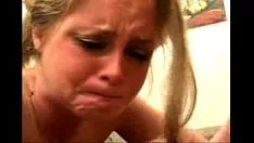 Reproduzir Sexo anal doloroso e ela chora de dor quando fode com ela