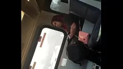 Afspelen Zwarte BBC-lul geflitst in de trein krijgt haar poesje kletsnat