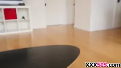 Afspelen Cheerleader tienerstiefzus Jade Amber in hardcore kont- en pijpactie