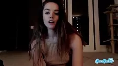 Reproducir El intenso orgasmo chorreante de Tori Black con vibrador durante el show de Camsoda