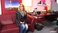 Afspelen Sexy blonde parfumdealer overtuigd van nepcasting deel 1 - inclusief cumshot
