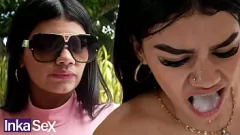 Afspelen Latina tiener Mia Montiel kokhalst met grote lading met walging