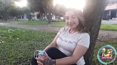 Abspielen Sitzen im Park: Teen Latina wird für Bargeld hart gefickt