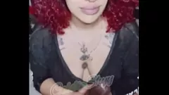 Surrty Redhead se va solo con su grueso consolador de barbacoa en Miami