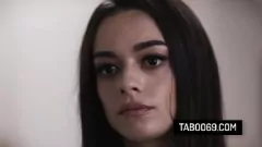 Oynat Sophia Burns 'Tabu StepCusin karşılaşması: Hardcore Aile Porno Deneyimi