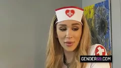 Afspelen Rondborstige shemale -verpleegster Angelina wordt alsjeblieft hardcore anaal om te ruimen