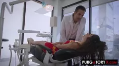 Jouer Rendez-vous de dentiste hardcore avec Petite Brunette Amber Summer