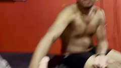 Oynat Üvey kız, üvey babayı bir erkek seks bebeği ile yakalar