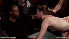 Jouer Bondage BDSM Fantasy: Jessi Palmer dominé par la princesse Donna et James Deen en public
