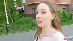 Odtwórz Bold Realtor Nata Sweet sprawia, że ​​klient wybucha publicznie!